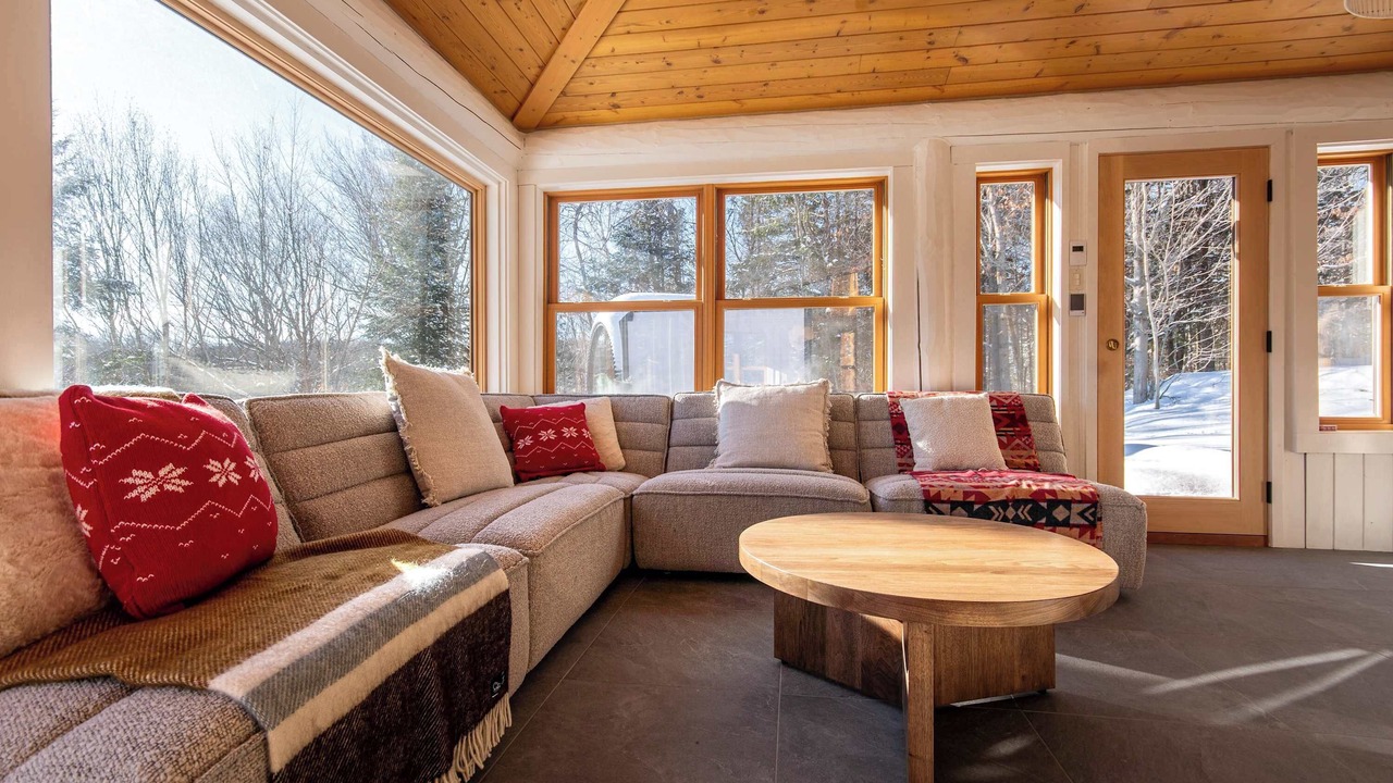 Photo of Livingroom in Fiddler Lake Resort