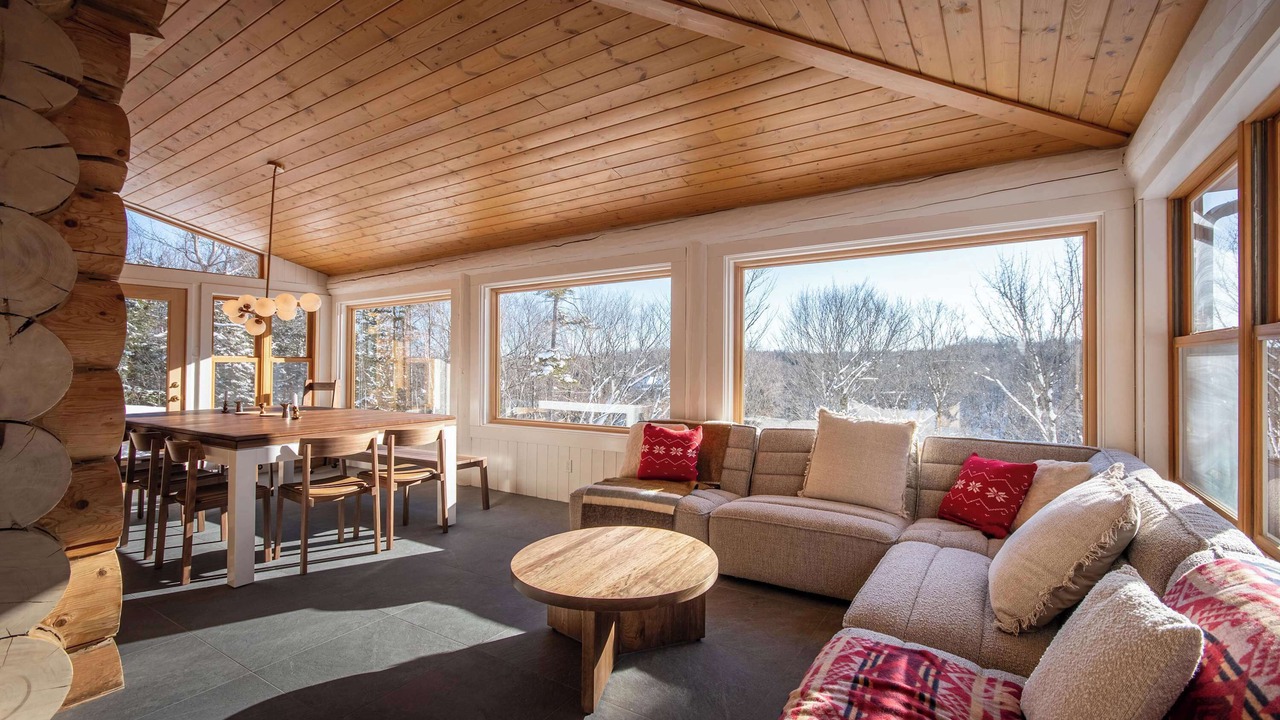 Photo of Livingroom in Fiddler Lake Resort