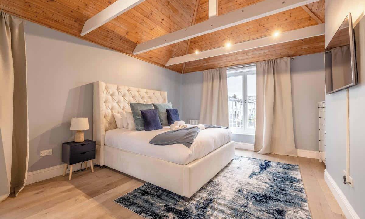 Photo of Bedroom in Windsor City Centre