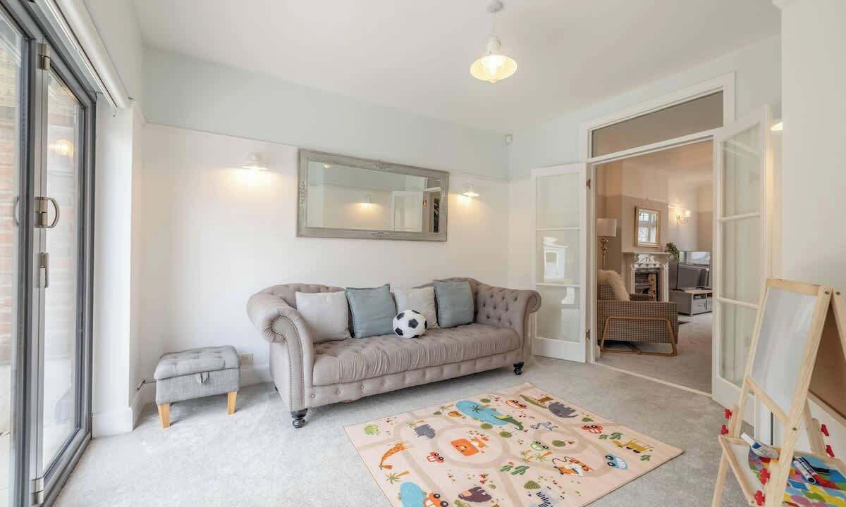 Photo of Livingroom in Windsor City Centre