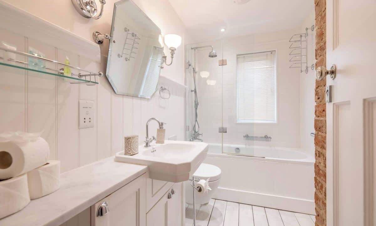 Photo of Bathroom in Windsor City Centre