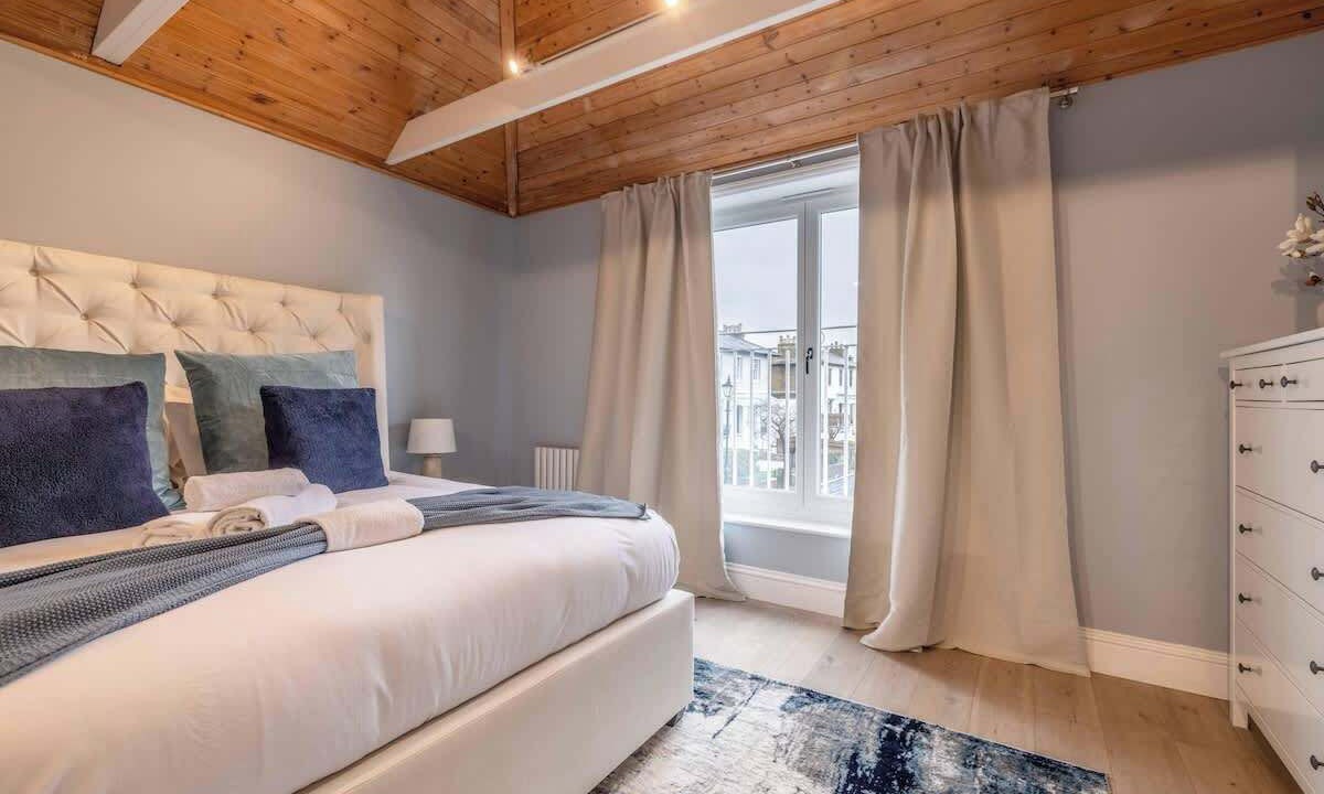 Photo of Bedroom in Windsor City Centre