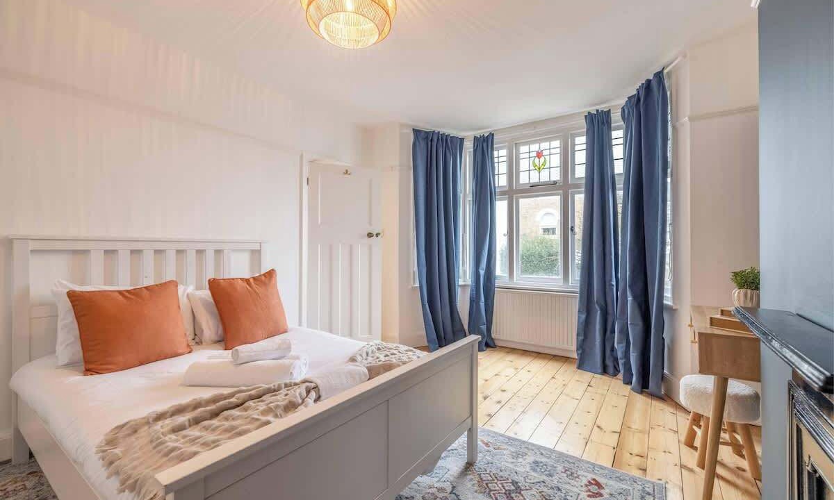 Photo of Bedroom in Windsor City Centre