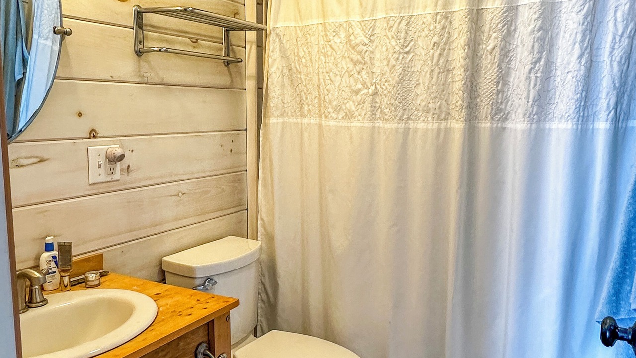 Photo of Bathroom in Lamoreaux Landing