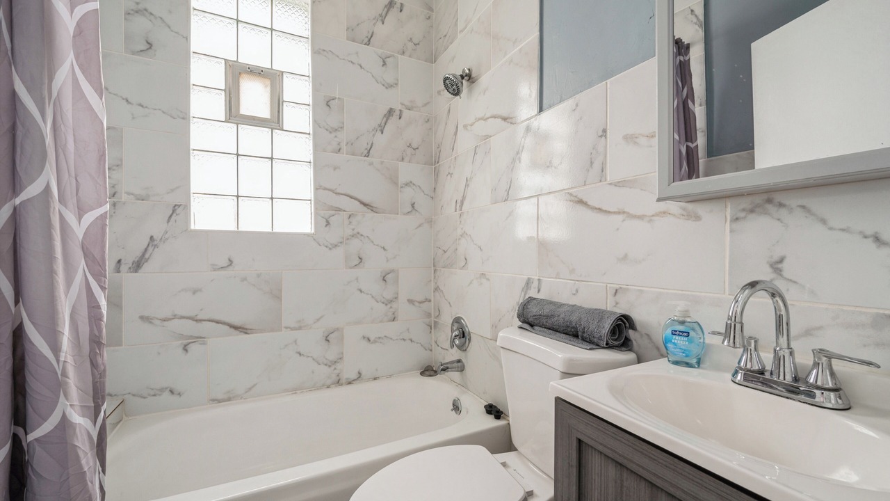 Photo of Bathroom in West Lakeview