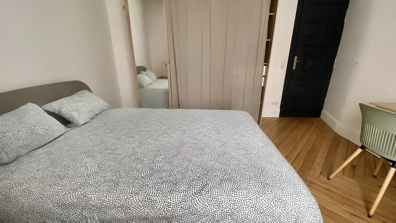 Photo of Bedroom in Quartier Saint-Clement - Jardin des Plantes