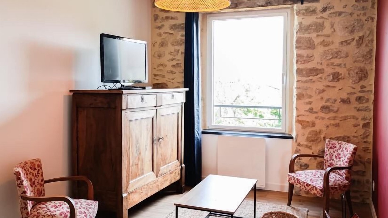 Photo of Livingroom in Saint-Jean-Lespinasse