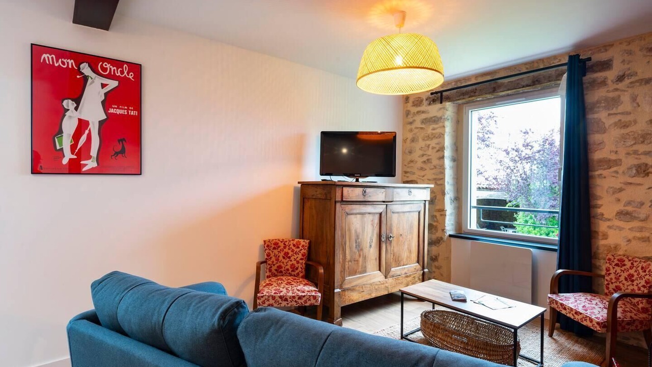 Photo of Livingroom in Saint-Jean-Lespinasse