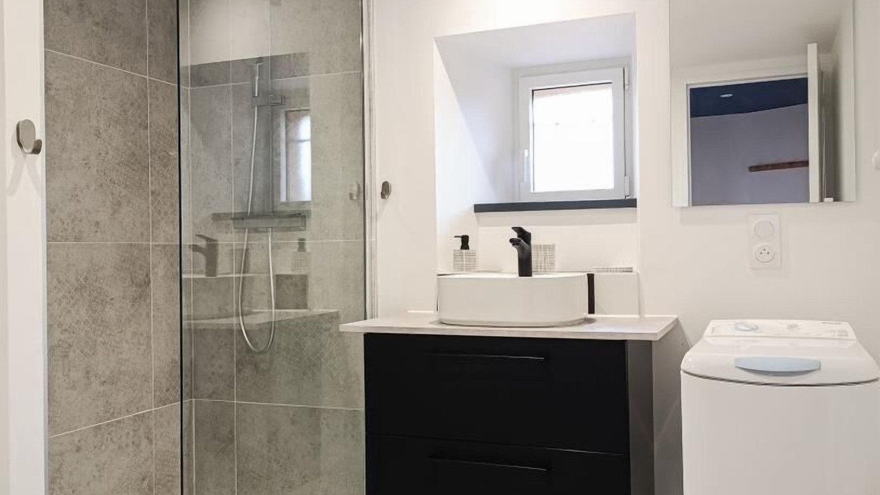 Photo of Bathroom in Saint-Jean-Lespinasse