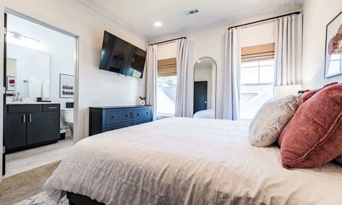 Photo of Bedroom in Apex