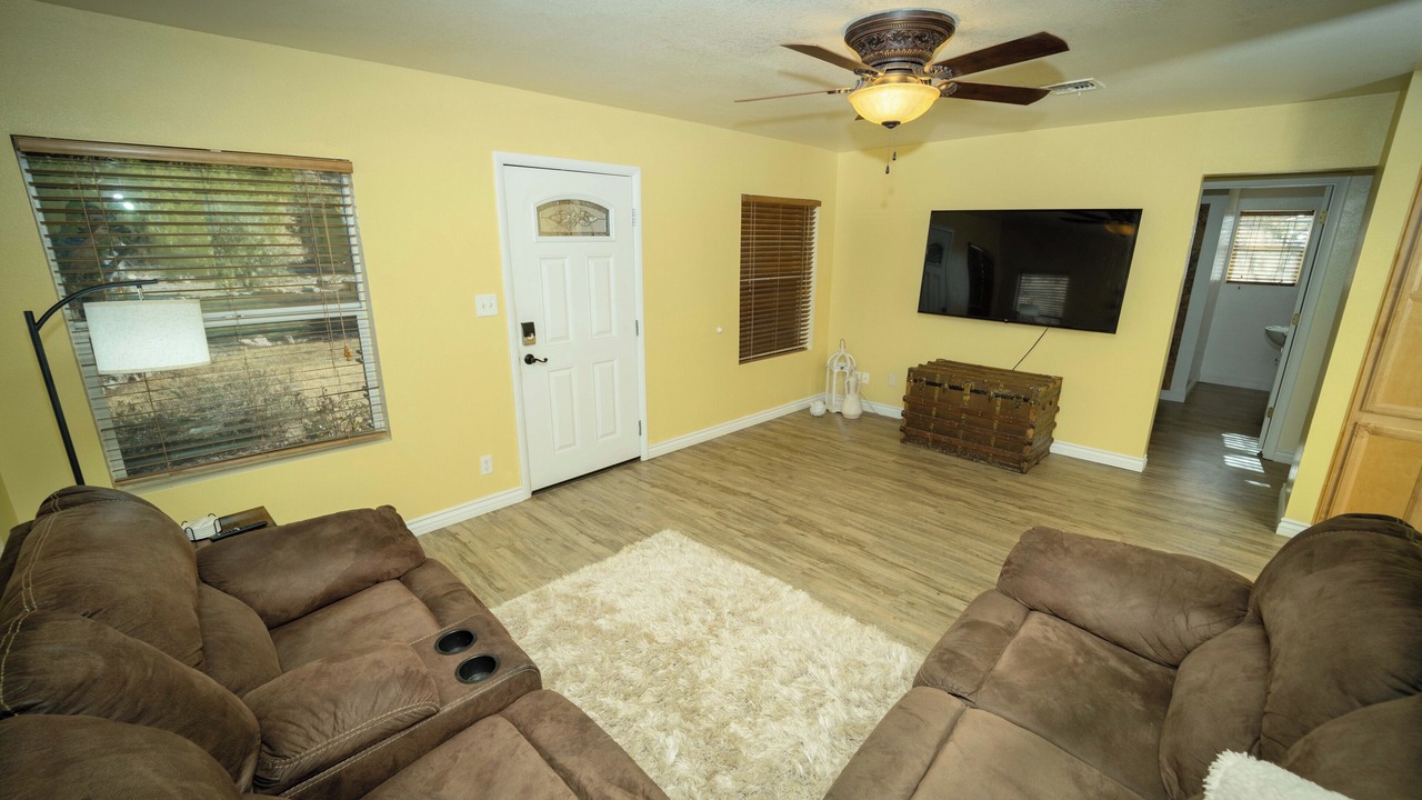 Photo of Livingroom in Globe