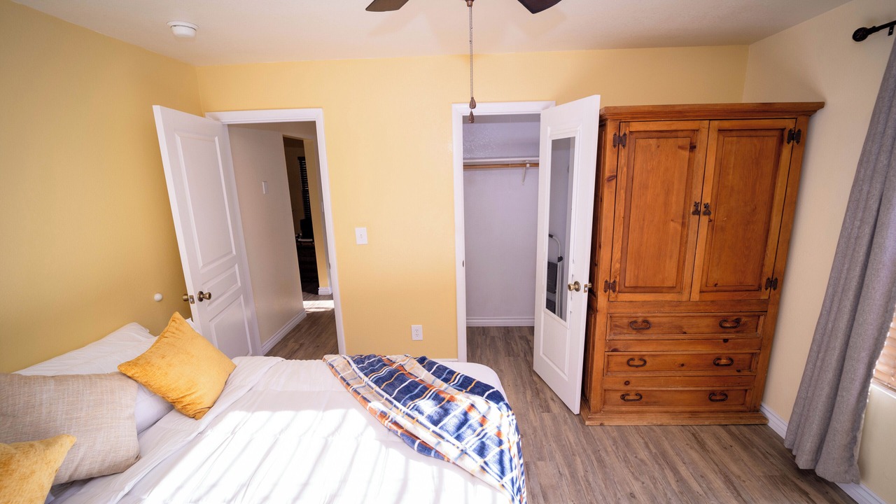 Photo of Bedroom in Globe