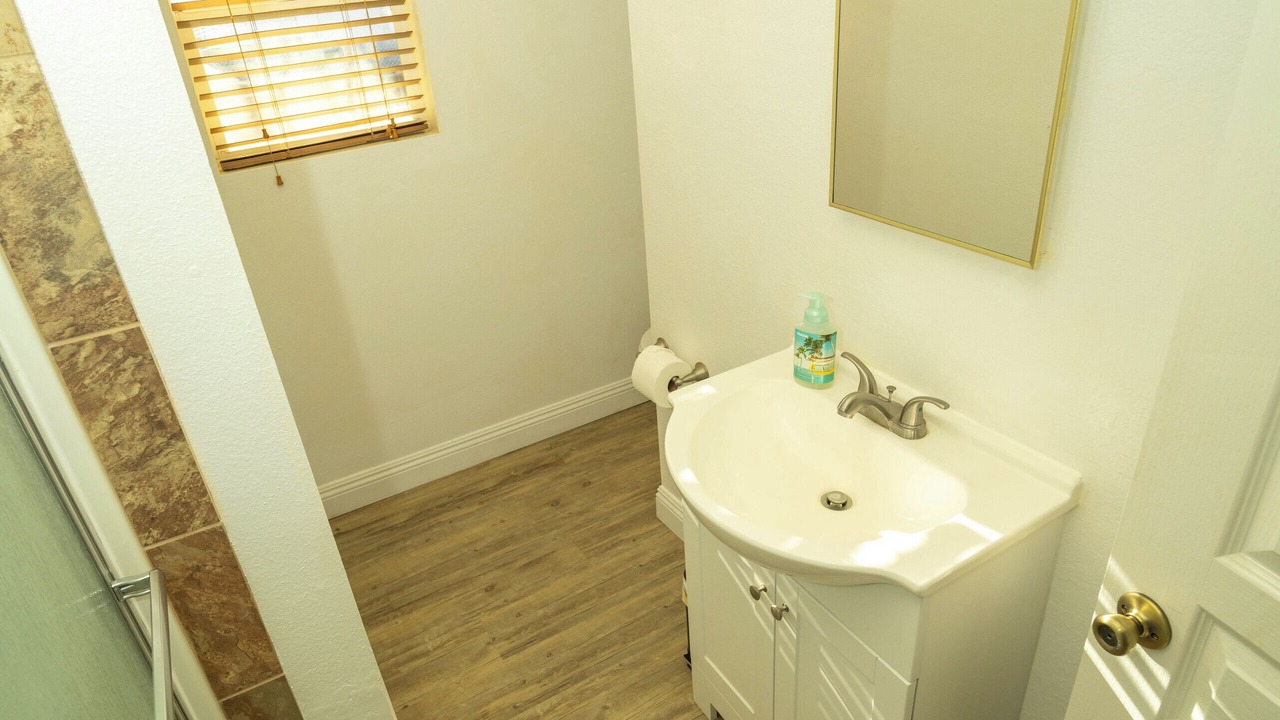 Photo of Bathroom in Globe