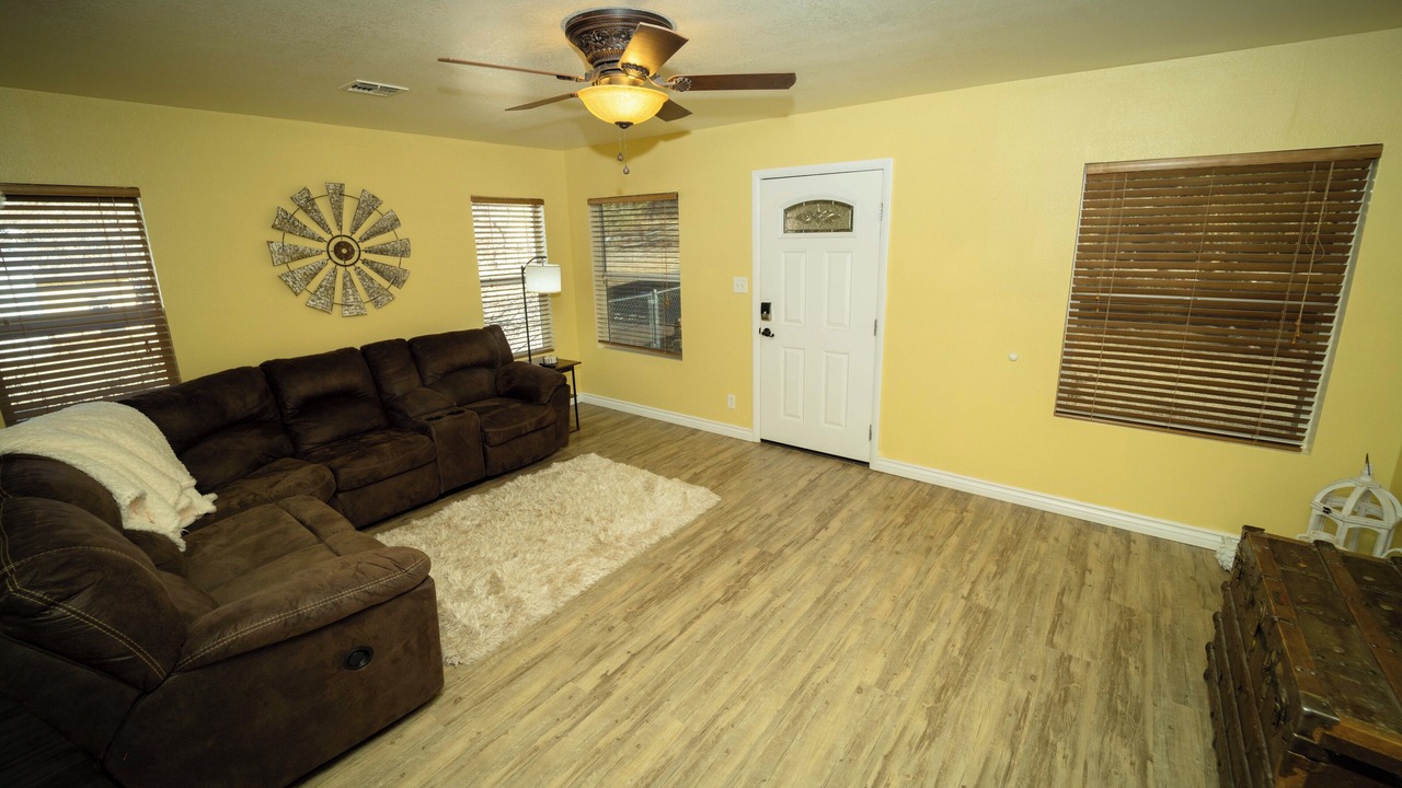 Photo of Livingroom in Globe