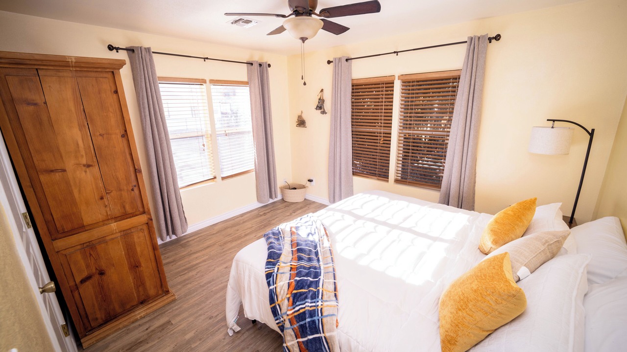 Photo of Bedroom in Globe