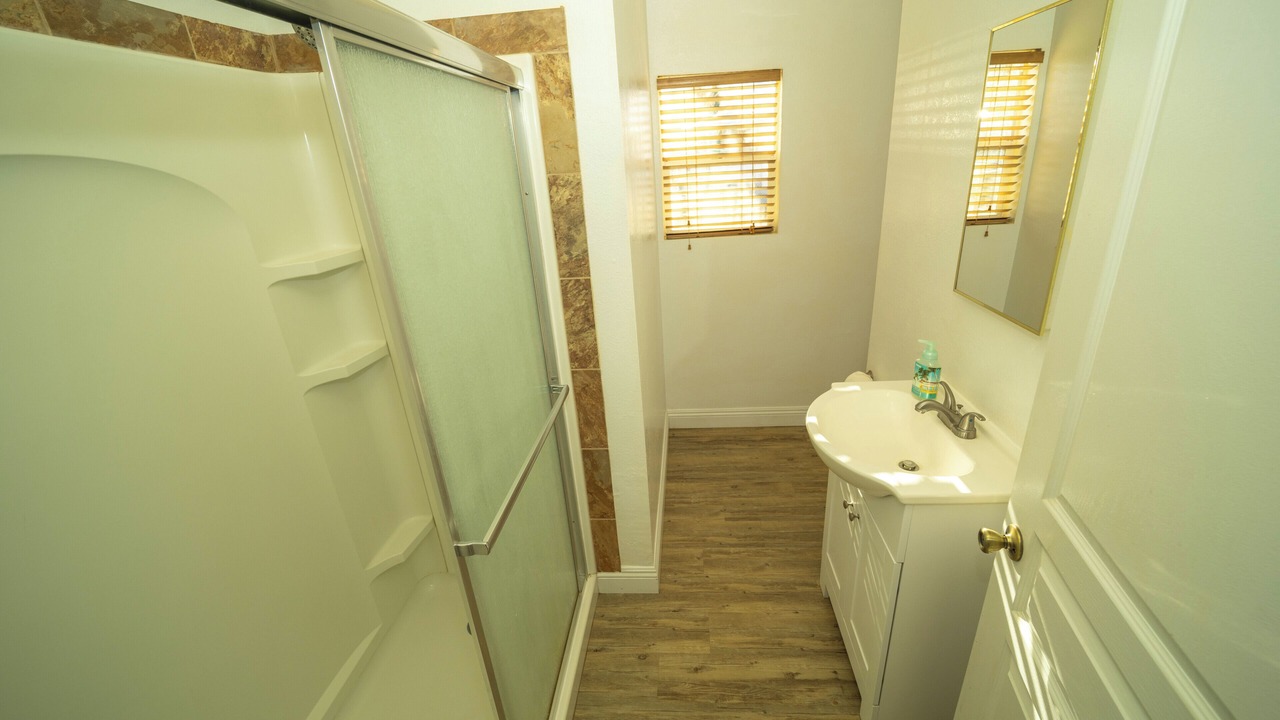 Photo of Bathroom in Globe