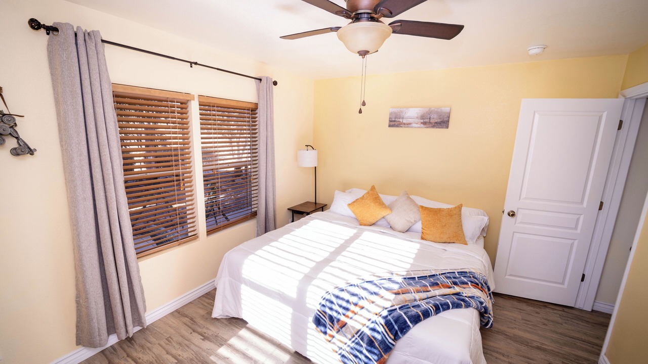 Photo of Bedroom in Globe
