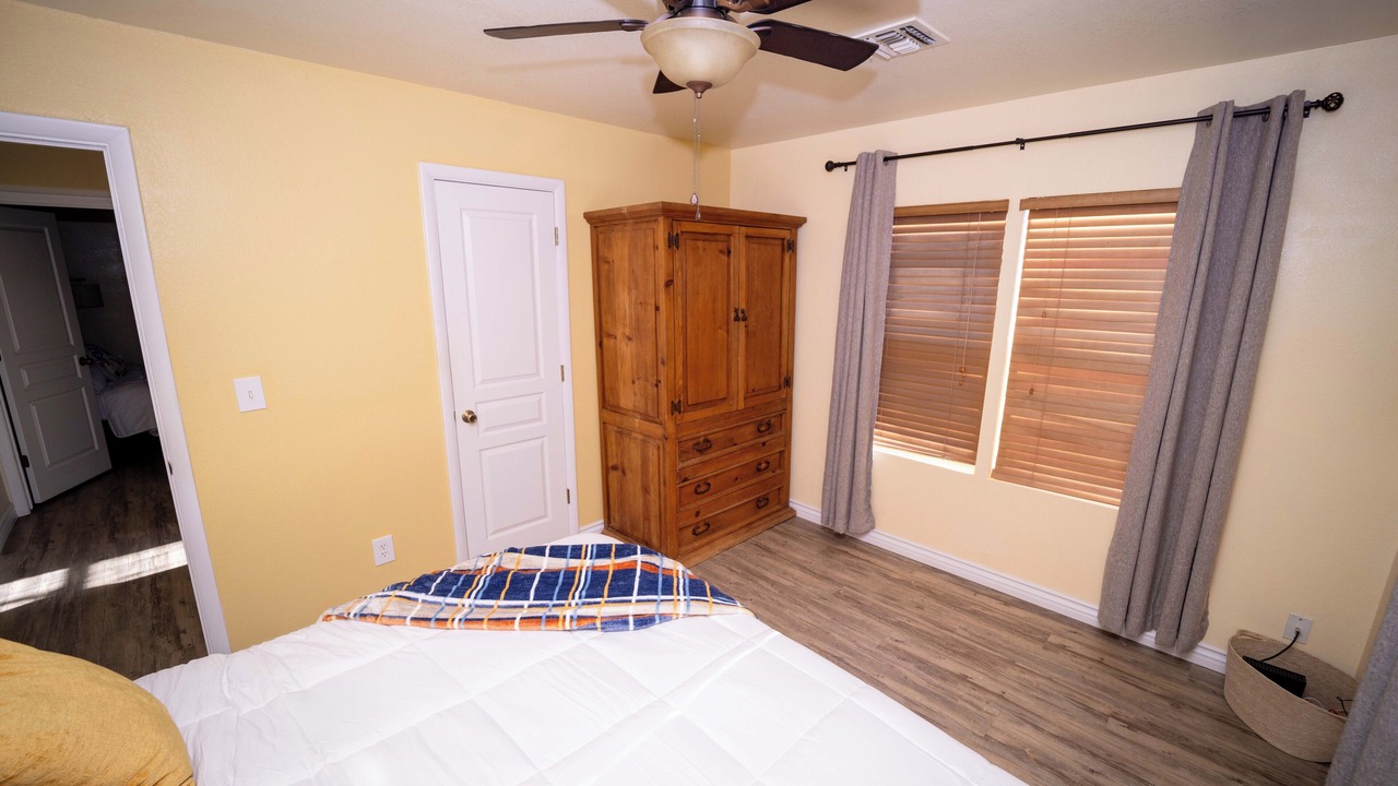 Photo of Bedroom in Globe