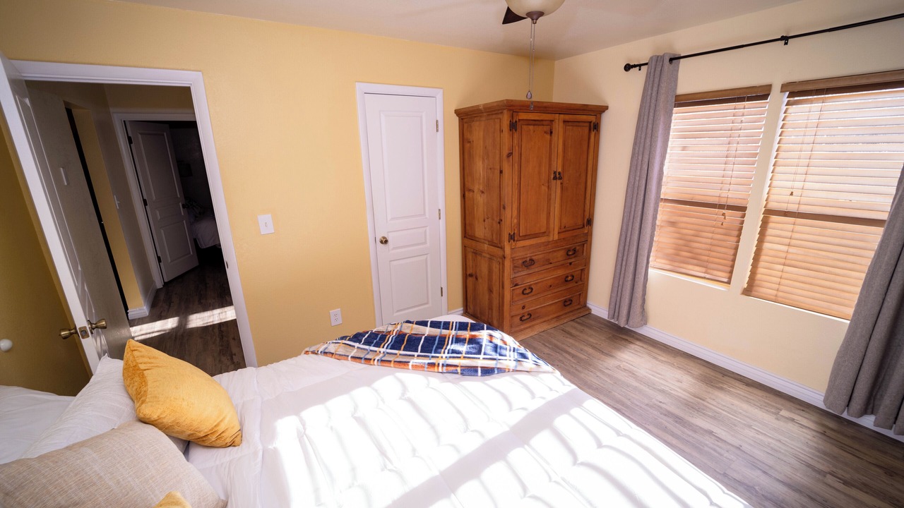 Photo of Bedroom in Globe