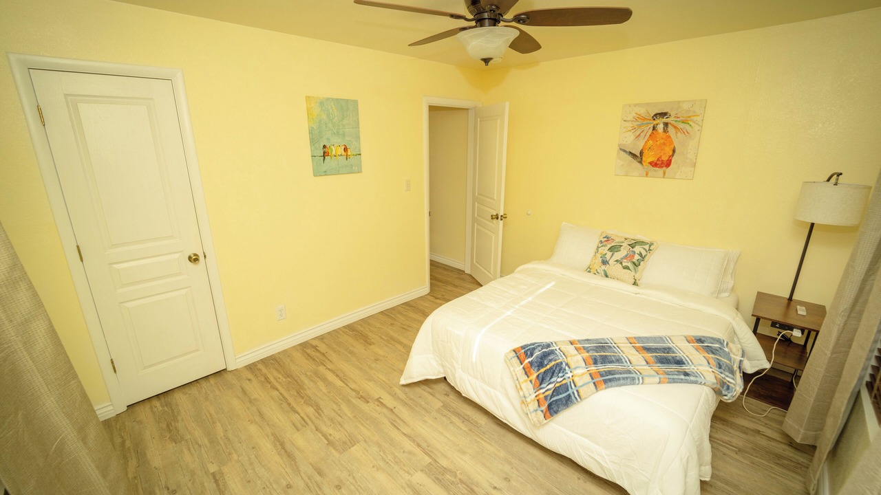 Photo of Bedroom in Globe