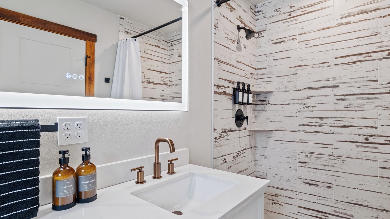 Photo of Others in Paradise Estates