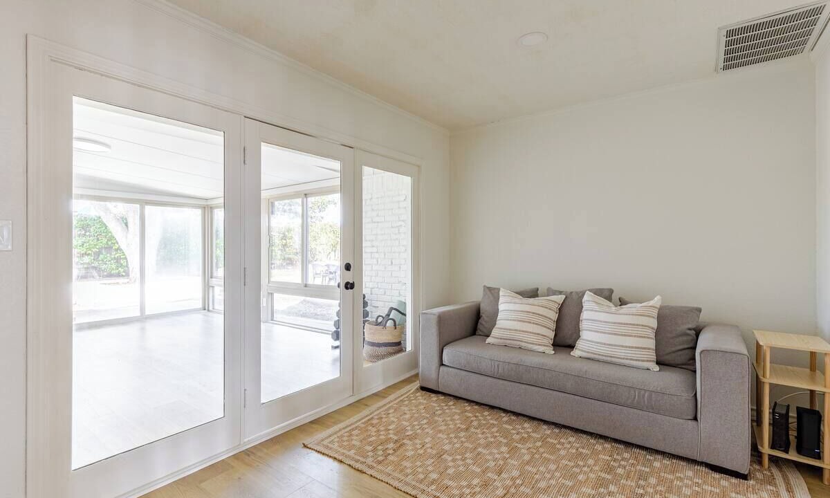 Photo of Livingroom in Tarrant County