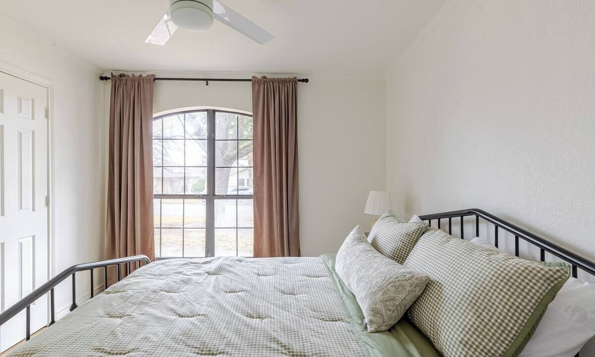 Photo of Bedroom in Tarrant County