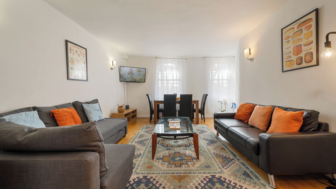 Photo of Livingroom in Cathedrals