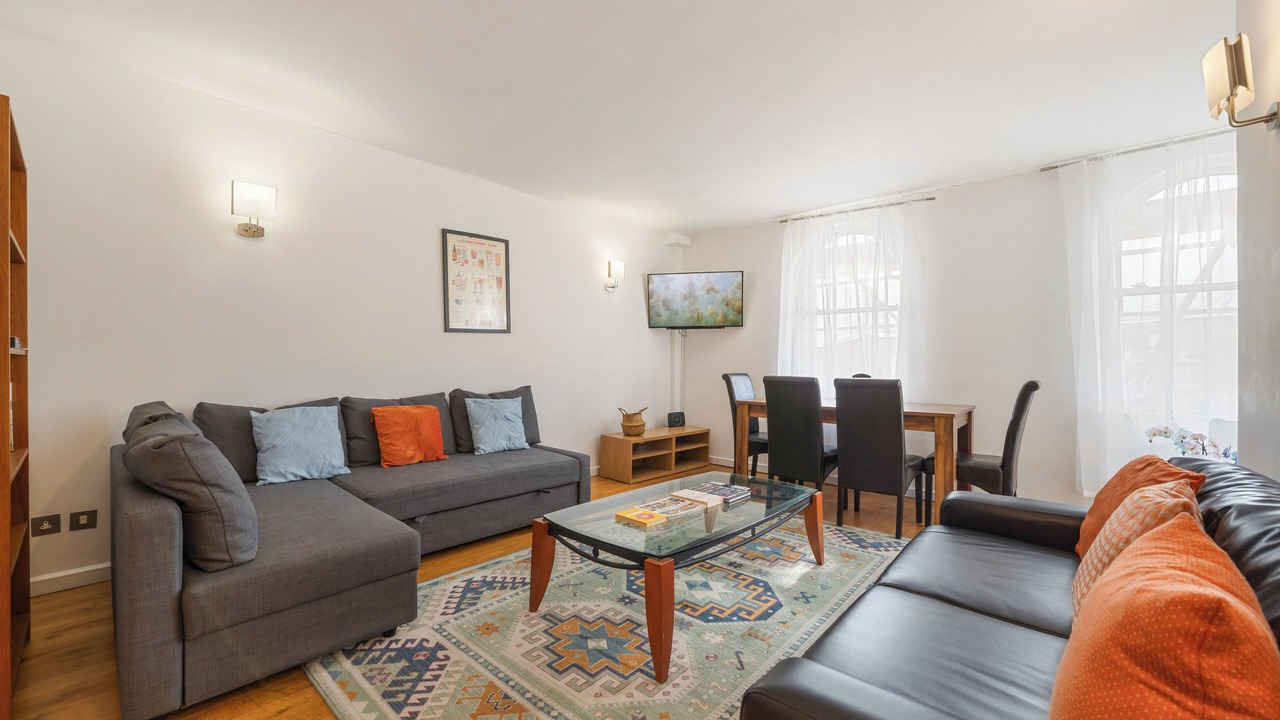 Photo of Livingroom in Cathedrals