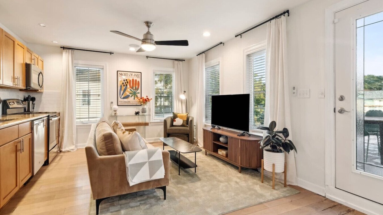 Photo of Livingroom in Mid-City