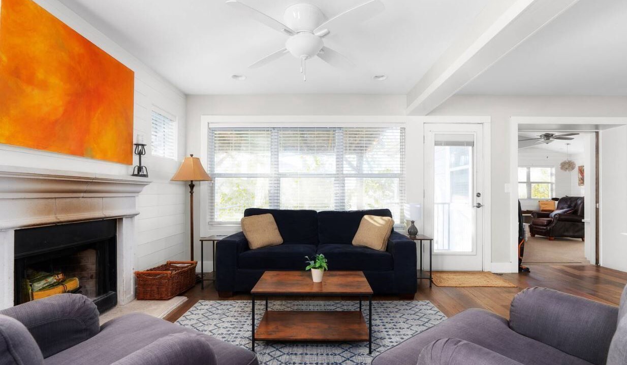 Photo of Livingroom in East Congress