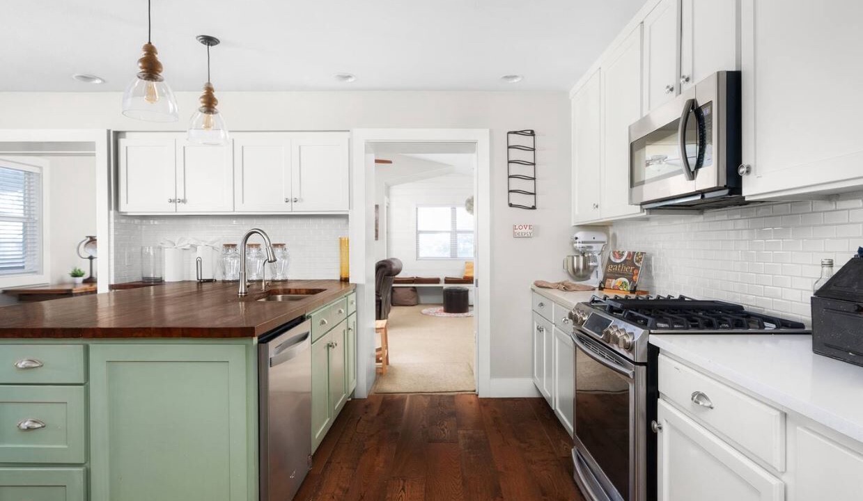 Photo of Kitchen in East Congress