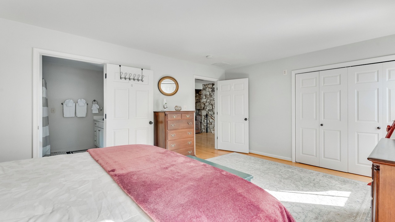 Photo of Bedroom in Lakeview