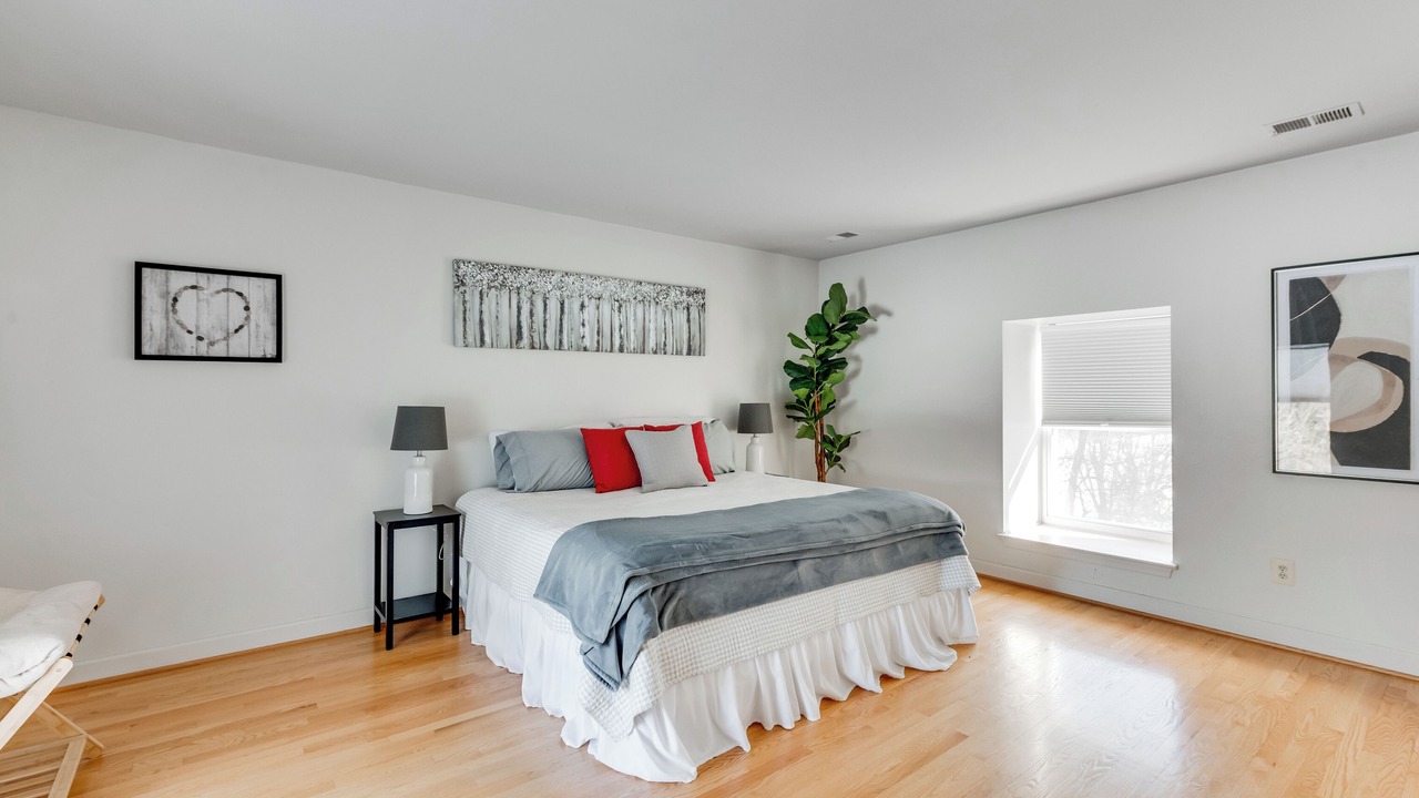 Photo of Bedroom in Lakeview