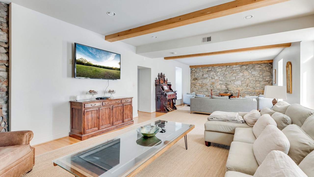 Photo of Livingroom in Lakeview