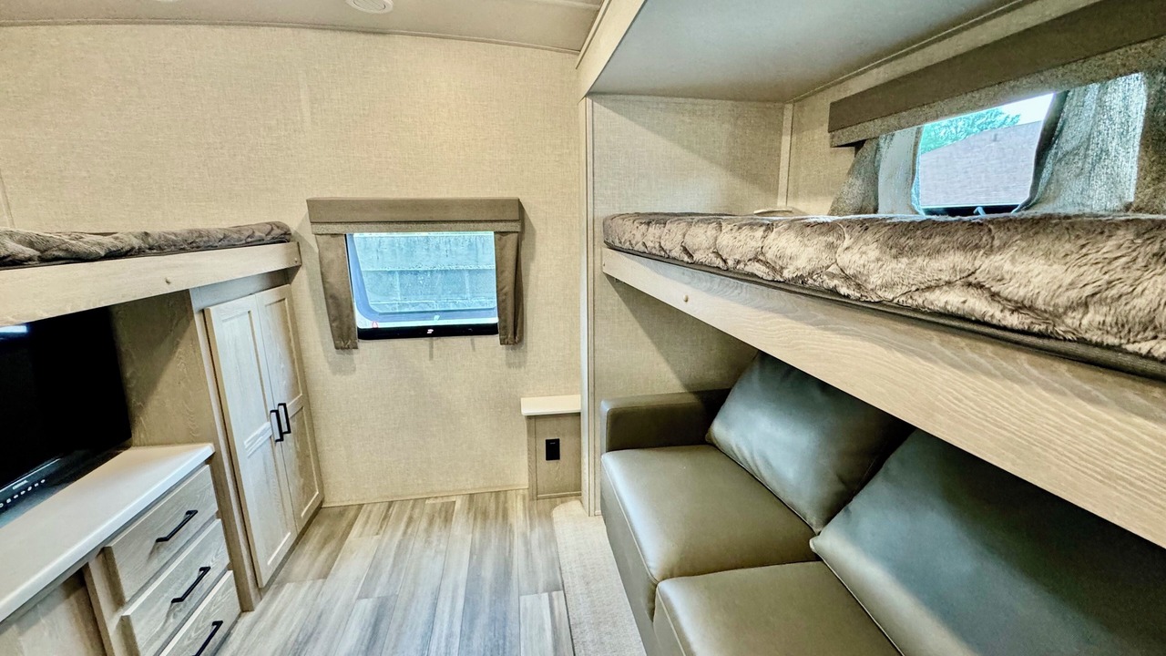 Photo of Livingroom in Eastern Division