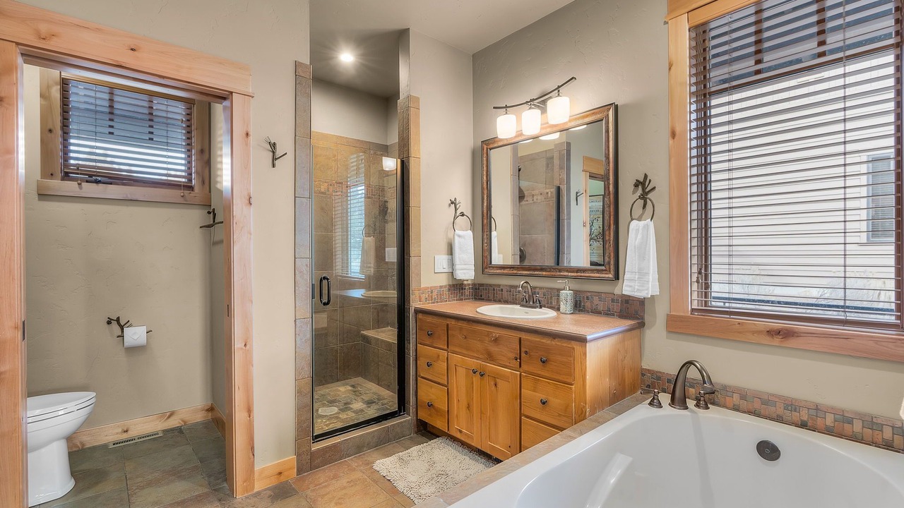 Photo of Bathroom in Powell Butte