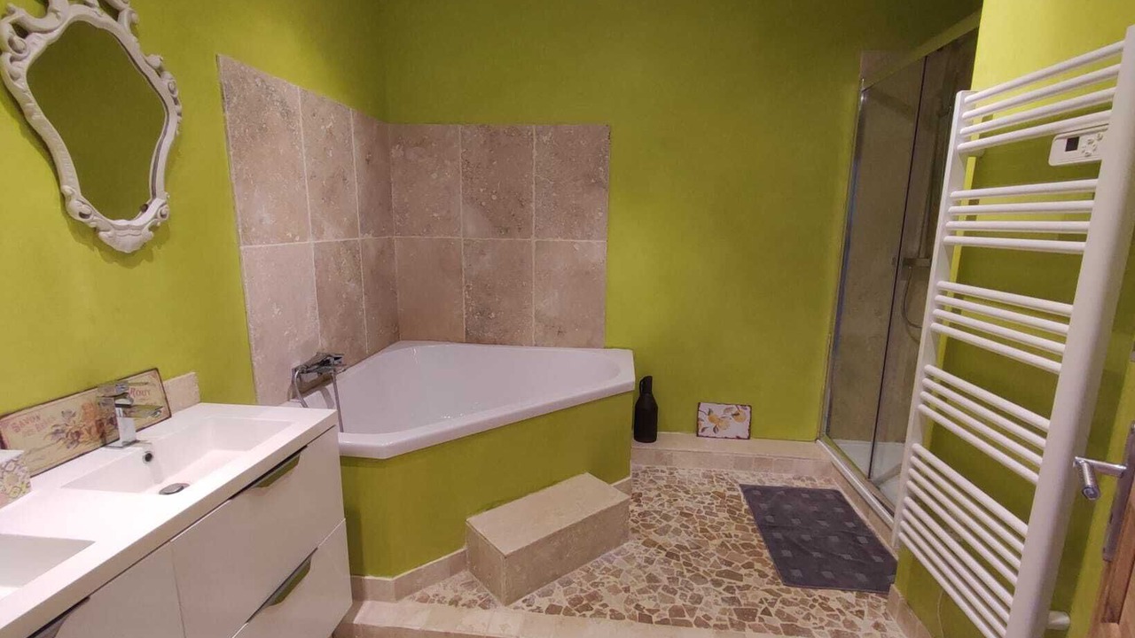 Photo of Bathroom in La Capelle-et-Masmolene