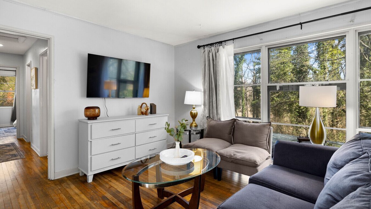 Photo of Livingroom in Oak Ridge