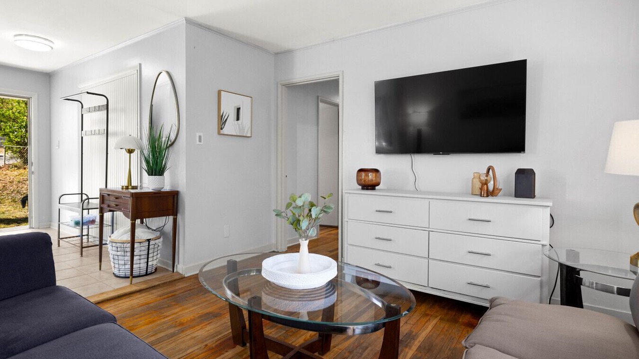 Photo of Livingroom in Oak Ridge