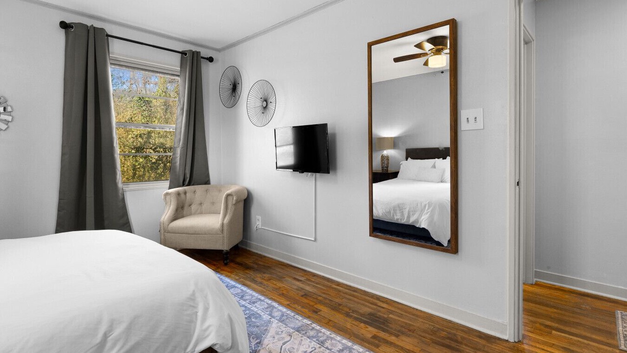 Photo of Bedroom in Oak Ridge