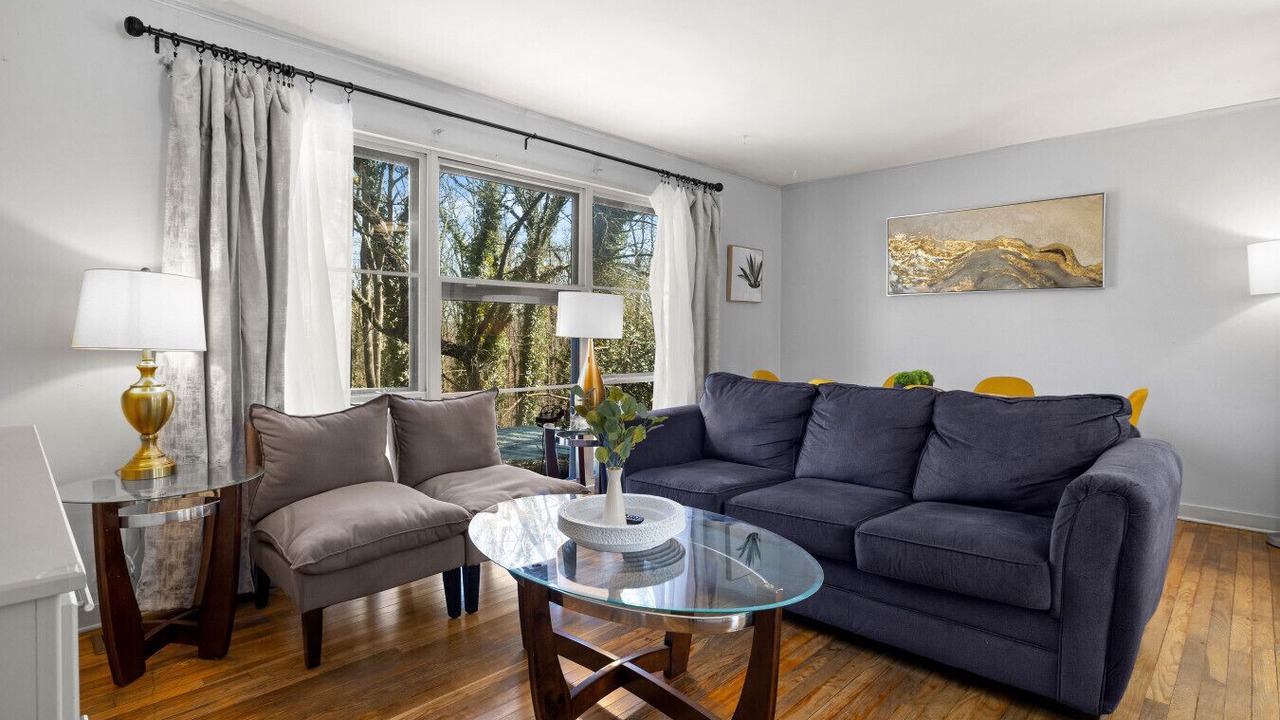 Photo of Livingroom in Oak Ridge
