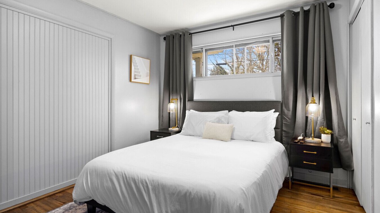 Photo of Bedroom in Oak Ridge