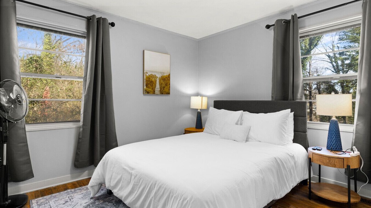 Photo of Bedroom in Oak Ridge