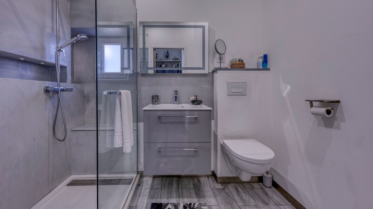 Photo of Bathroom in Roquefort-la-Bedoule