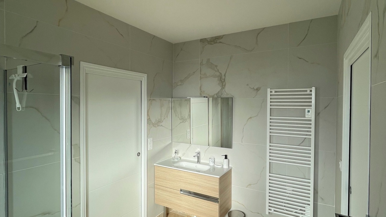Photo of Bathroom in Tour-de-Faure