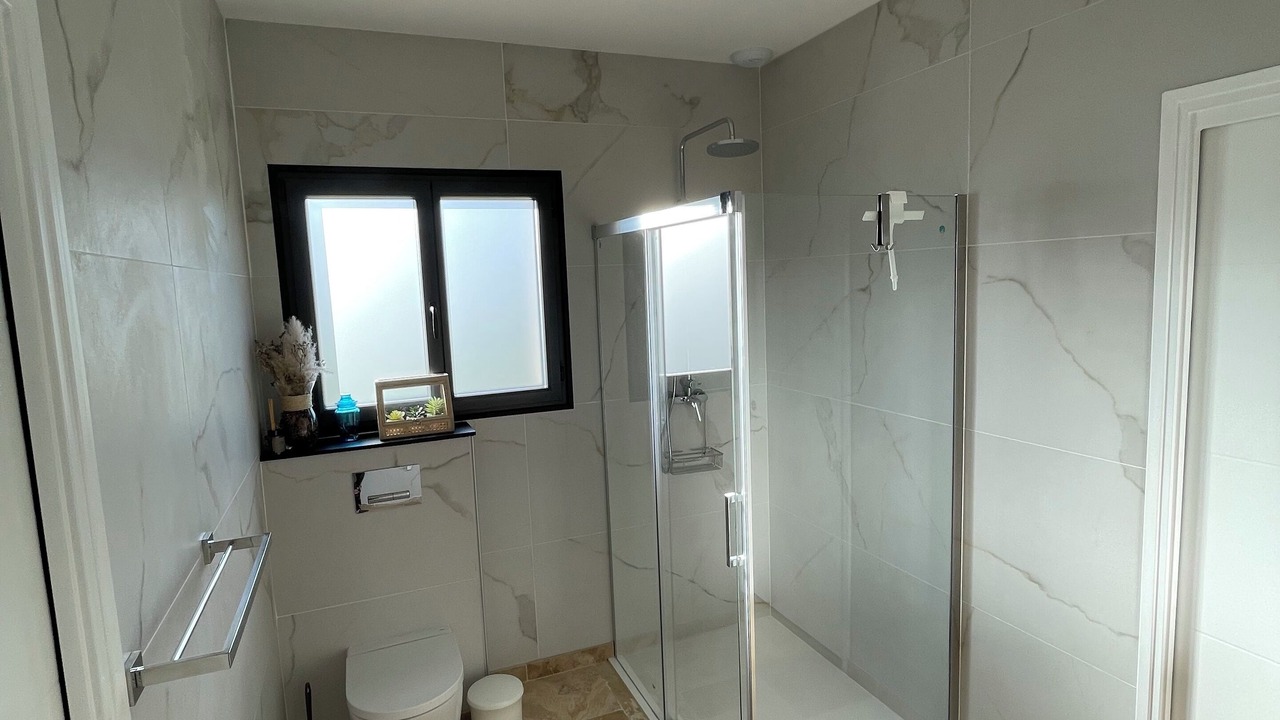 Photo of Bathroom in Tour-de-Faure