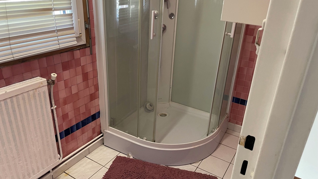 Photo of Bathroom in Poste