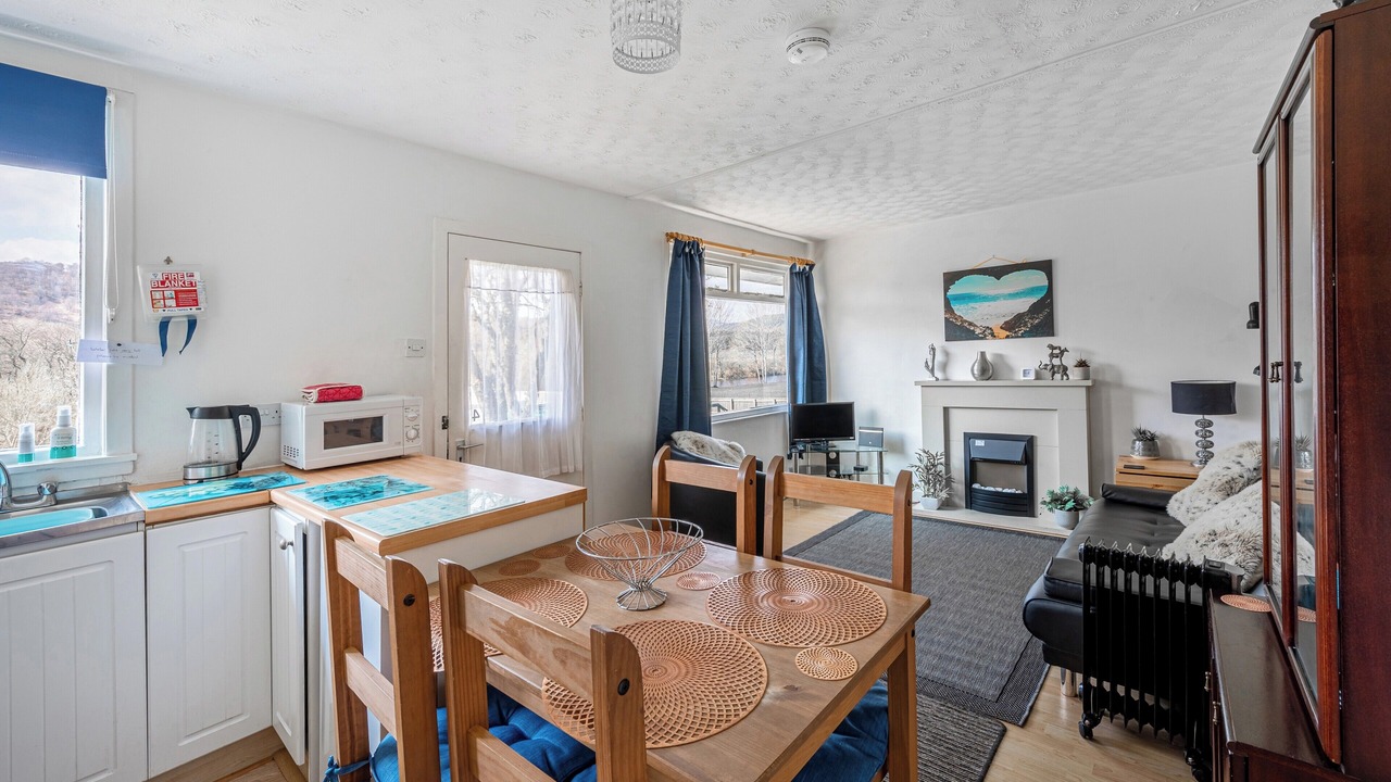 Photo of Others in Contin