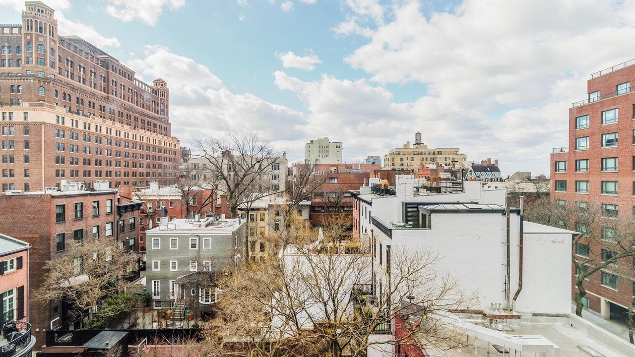 Photo of Others in Brooklyn Heights